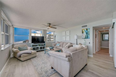 Condo in Redington Shores, Florida, 2 bedrooms  № 1804700 - photo 7