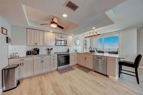 Condo in Redington Shores, Florida, 2 bedrooms  № 1804700 - photo 20