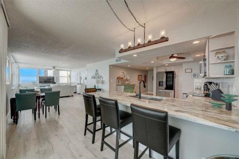 Condo in Redington Shores, Florida, 2 bedrooms  № 1804700 - photo 16