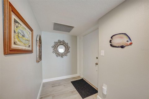 Condo in Redington Shores, Florida, 2 bedrooms  № 1804700 - photo 5