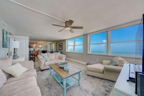 Condo in Redington Shores, Florida, 2 bedrooms  № 1804700 - photo 8