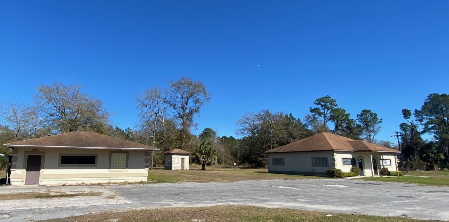 Commercial property in Macclenny, Florida 202.25 sq.m. № 765475