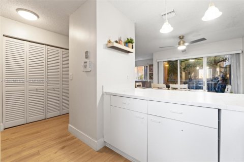 Купить кондоминиум в Майами, Флорида 3 спальни, 113.34м2, № 2013789 - фото 7