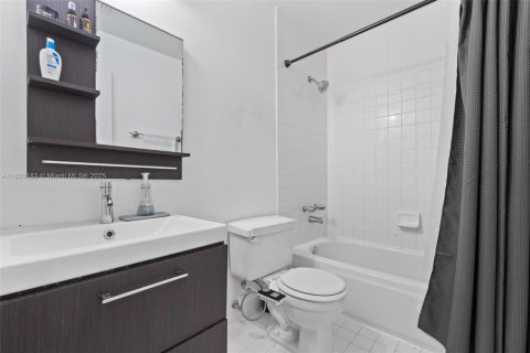 Купить кондоминиум в Майами, Флорида 3 спальни, 113.34м2, № 2013789 - фото 16