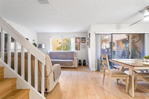 Купить кондоминиум в Майами, Флорида 3 спальни, 113.34м2, № 2013789 - фото 1