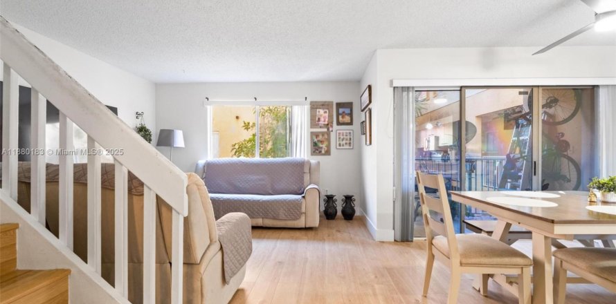 Кондоминиум с 3 спальнями в Майами, Флорида № 2013789