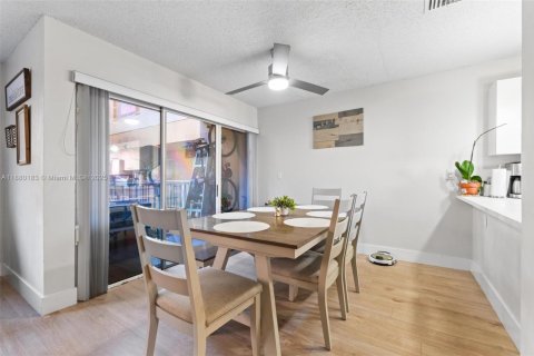 Купить кондоминиум в Майами, Флорида 3 спальни, 113.34м2, № 2013789 - фото 10