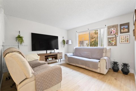 Купить кондоминиум в Майами, Флорида 3 спальни, 113.34м2, № 2013789 - фото 13