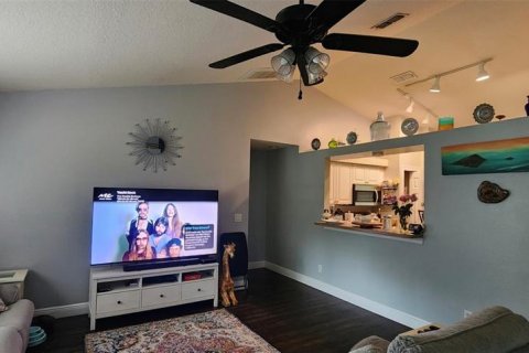 House in Brooksville, Florida 4 bedrooms, 141.95 sq.m. № 1919771 - photo 7