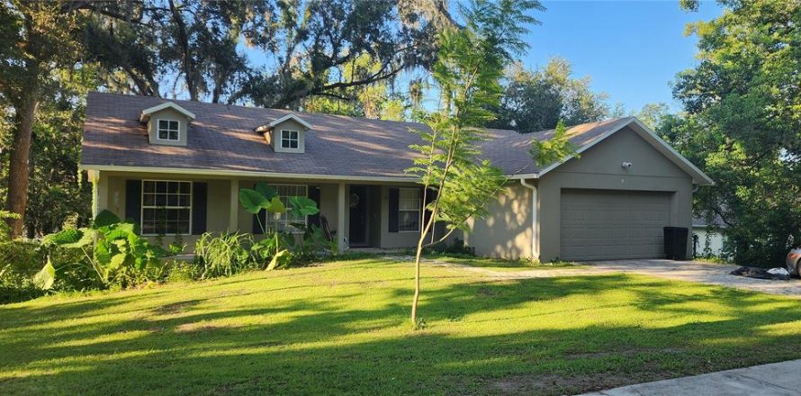 House in Brooksville, Florida 4 bedrooms, 141.95 sq.m. № 1919771