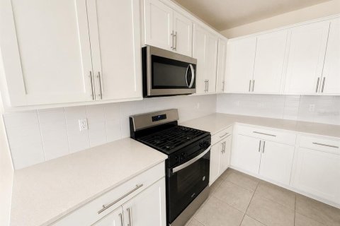 Villa ou maison à louer à Apopka, Floride: 4 chambres, 191.75 m2 № 2197189 - photo 13