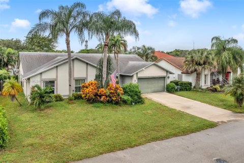 House in Coconut Creek, Florida 4 bedrooms, 213.12 sq.m. № 1893115 - photo 4