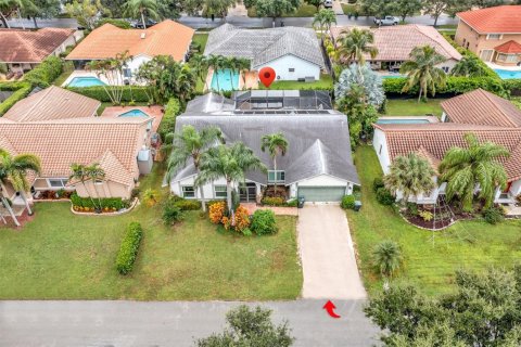 House in Coconut Creek, Florida 4 bedrooms, 213.12 sq.m. № 1893115 - photo 1