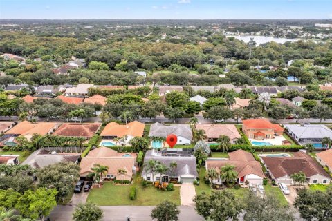 House in Coconut Creek, Florida 4 bedrooms, 213.12 sq.m. № 1893115 - photo 2