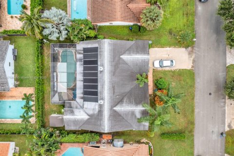 House in Coconut Creek, Florida 4 bedrooms, 213.12 sq.m. № 1893115 - photo 6