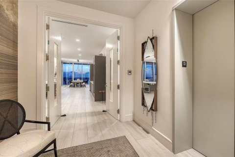 Condo in Sarasota, Florida, 5 bedrooms № 2386129 - photo 7