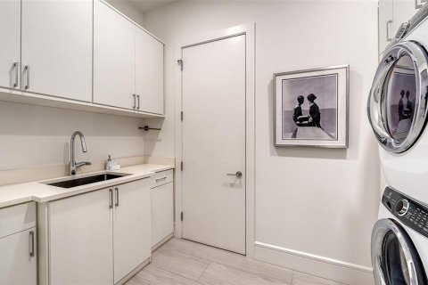 Condo in Sarasota, Florida, 5 bedrooms № 2386129 - photo 30