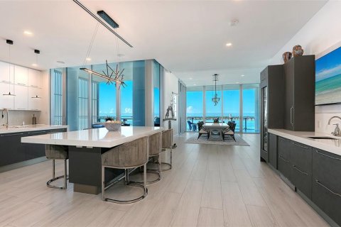 Condo in Sarasota, Florida, 5 bedrooms № 2386129 - photo 9