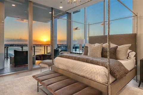 Condo in Sarasota, Florida, 5 bedrooms № 2386129 - photo 22