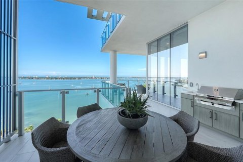 Condo in Sarasota, Florida, 5 bedrooms № 2386129 - photo 11