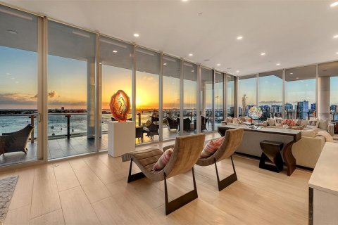 Condo in Sarasota, Florida, 5 bedrooms № 2386129 - photo 14