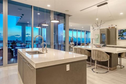Condo in Sarasota, Florida, 5 bedrooms № 2386129 - photo 10