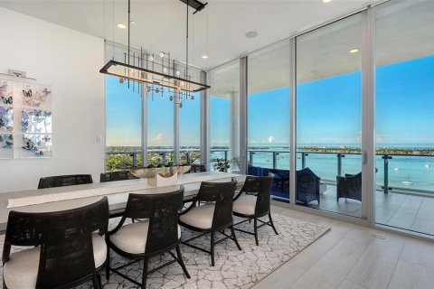 Condo in Sarasota, Florida, 5 bedrooms № 2386129 - photo 12