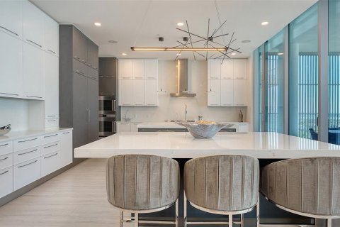 Condo in Sarasota, Florida, 5 bedrooms № 2386129 - photo 8