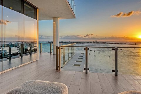 Condo in Sarasota, Florida, 5 bedrooms  № 2386129