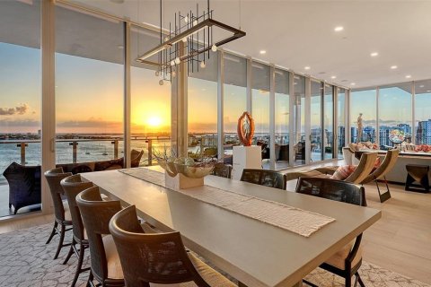 Condo in Sarasota, Florida, 5 bedrooms № 2386129 - photo 13
