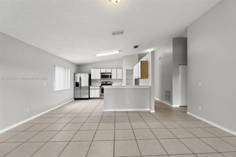 Villa ou maison à vendre à Miramar, Floride: 4 chambres, 182.55 m2 № 1925081 - photo 22