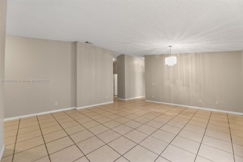 Villa ou maison à vendre à Miramar, Floride: 4 chambres, 182.55 m2 № 1925081 - photo 18