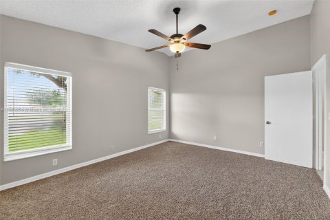 Villa ou maison à vendre à Miramar, Floride: 4 chambres, 182.55 m2 № 1925081 - photo 17