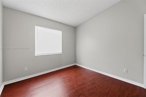 Villa ou maison à vendre à Miramar, Floride: 4 chambres, 182.55 m2 № 1925081 - photo 6