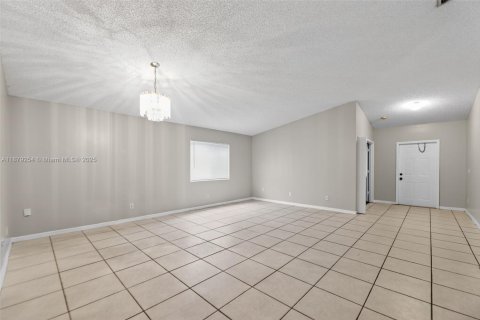 Villa ou maison à vendre à Miramar, Floride: 4 chambres, 182.55 m2 № 1925081 - photo 10