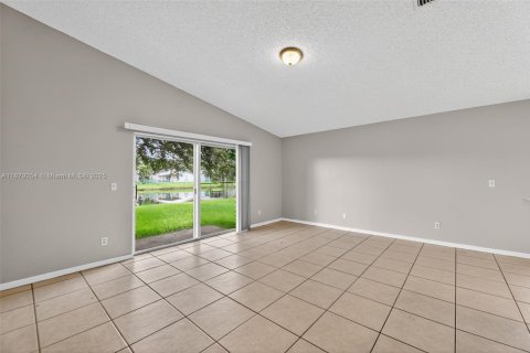 Villa ou maison à vendre à Miramar, Floride: 4 chambres, 182.55 m2 № 1925081 - photo 16