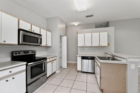 Villa ou maison à vendre à Miramar, Floride: 4 chambres, 182.55 m2 № 1925081 - photo 19