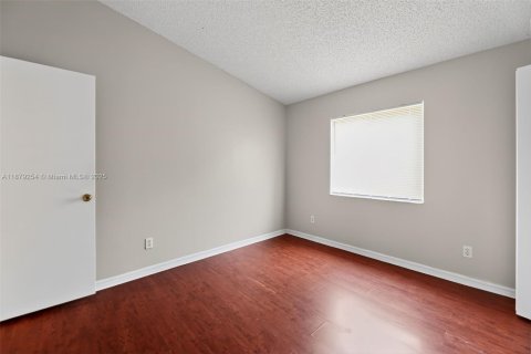 Villa ou maison à vendre à Miramar, Floride: 4 chambres, 182.55 m2 № 1925081 - photo 14