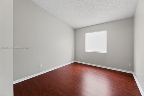 Villa ou maison à vendre à Miramar, Floride: 4 chambres, 182.55 m2 № 1925081 - photo 11