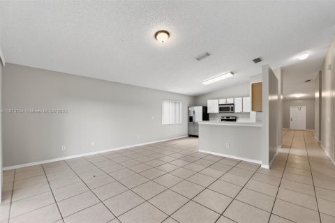 Villa ou maison à vendre à Miramar, Floride: 4 chambres, 182.55 m2 № 1925081 - photo 20