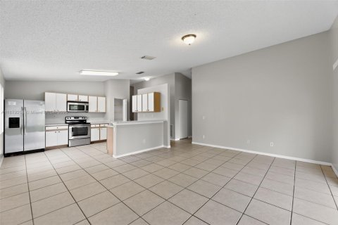 Villa ou maison à vendre à Miramar, Floride: 4 chambres, 182.55 m2 № 1925081 - photo 8