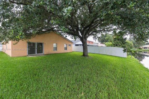 Villa ou maison à vendre à Miramar, Floride: 4 chambres, 182.55 m2 № 1925081 - photo 3