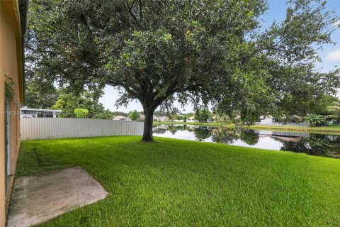 Villa ou maison à vendre à Miramar, Floride: 4 chambres, 182.55 m2 № 1925081 - photo 2