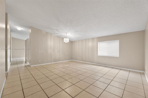 Villa ou maison à vendre à Miramar, Floride: 4 chambres, 182.55 m2 № 1925081 - photo 12