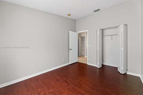 Villa ou maison à vendre à Miramar, Floride: 4 chambres, 182.55 m2 № 1925081 - photo 25