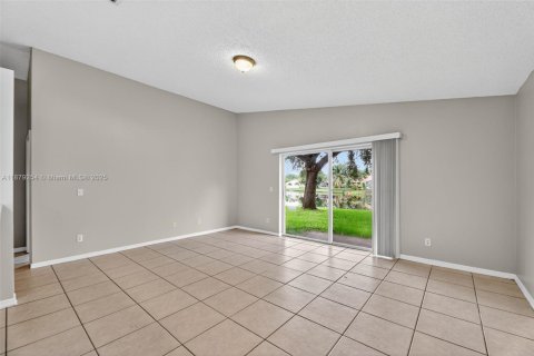 Villa ou maison à vendre à Miramar, Floride: 4 chambres, 182.55 m2 № 1925081 - photo 15