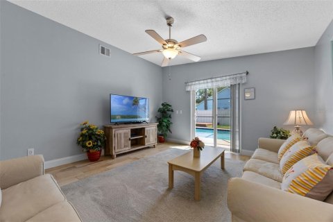 House in Kissimmee, Florida 3 bedrooms, 128.39 sq.m. № 1905387 - photo 18