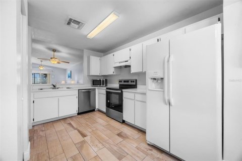 House in Kissimmee, Florida 3 bedrooms, 128.39 sq.m. № 1905387 - photo 4