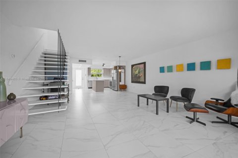 Townhouse in North Miami, Florida 2 bedrooms, 143.81 sq.m. № 1855102 - photo 16