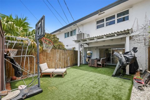 Townhouse in North Miami, Florida 2 bedrooms, 143.81 sq.m. № 1855102 - photo 15
